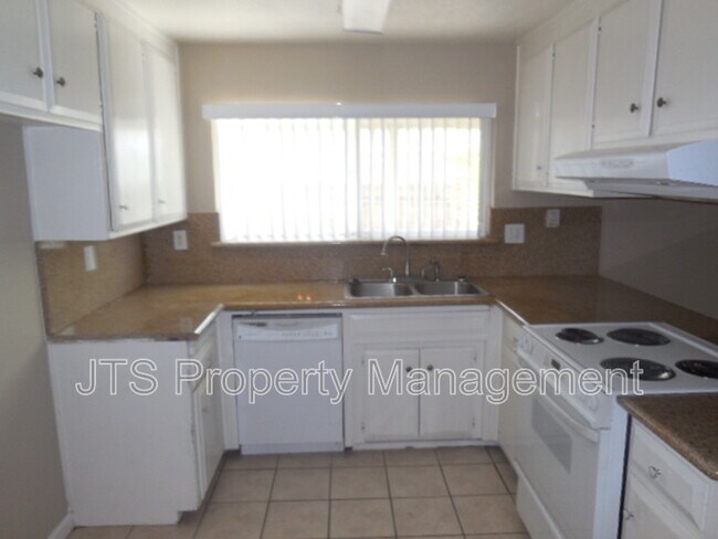 Foto del edificio - 100 Decathlon Cir