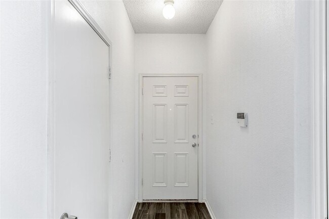 Building Photo - 7024 Negril Ct