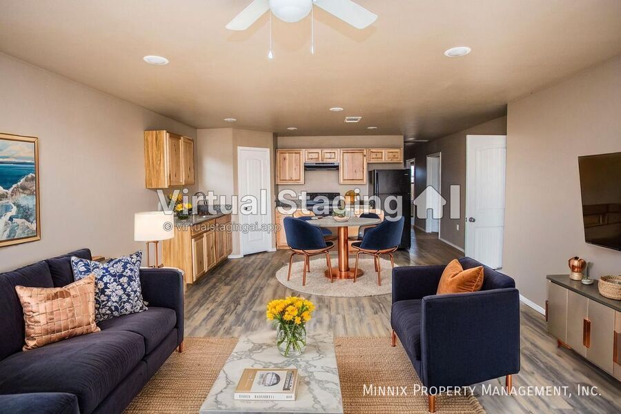 Foto principal - 2217 E Main St