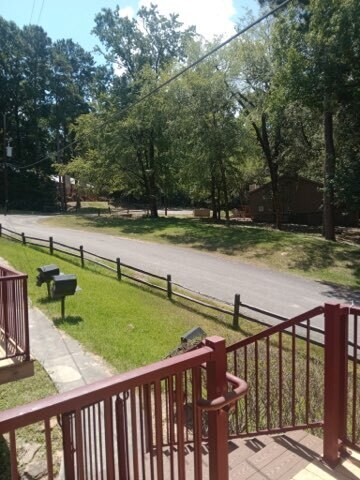 Building Photo - 8680 Piney Shores Dr