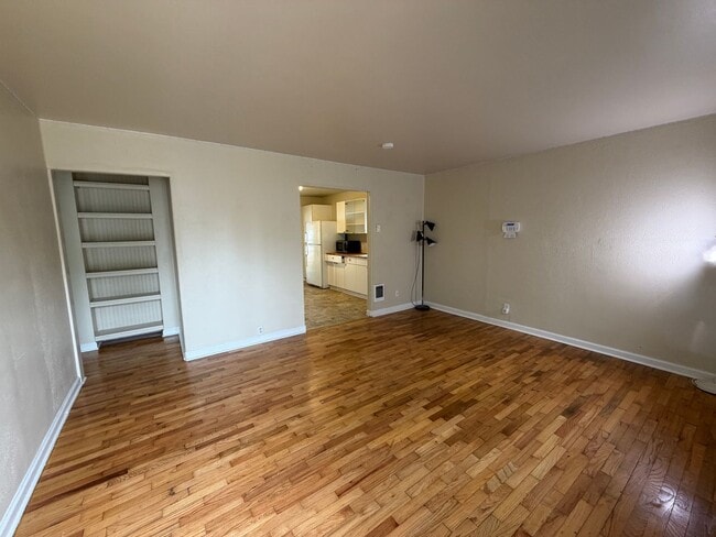 Building Photo - Cute 2 Bedroom in Tacoma
