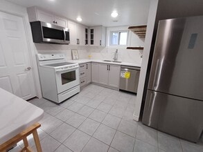 Building Photo - 712 Lublin Av