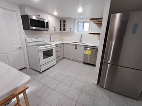 Building Photo - 712 Lublin Av