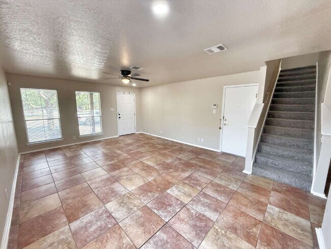 Foto del edificio - Spacious 5-Bedroom Quail Valley Home with ...
