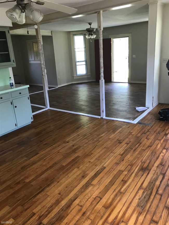 Building Photo - 2 br, 2 bath House - 210 S Preston