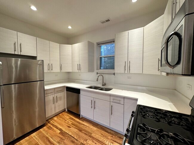 Foto del edificio - 1452 N Greenview Ave