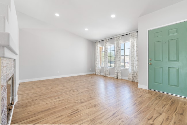 Building Photo - 44884 Marge Pl