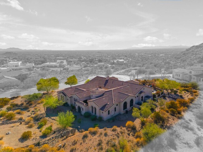 Foto del edificio - Stunning Custom Mediterranean Estate with ...