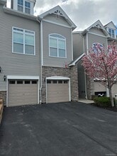 Building Photo - 913 Hawthorn Way