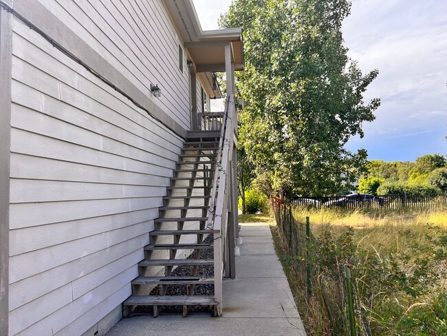 Building Photo - 1918 S 5th St W