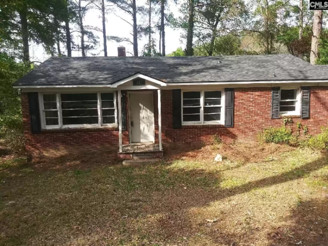 Primary Photo - 3 Bedroom 1.5 Bathroom HOUSING VOUCHER ACC...