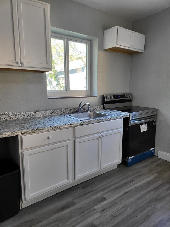 Building Photo - 123 NW 59th St