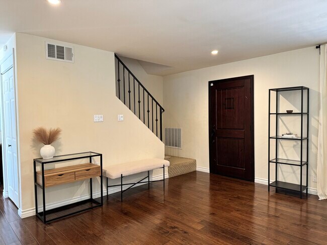 Building Photo - 454 Mt Carmel Dr
