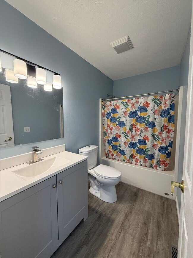 Building Photo - Beautiful Condo for rent