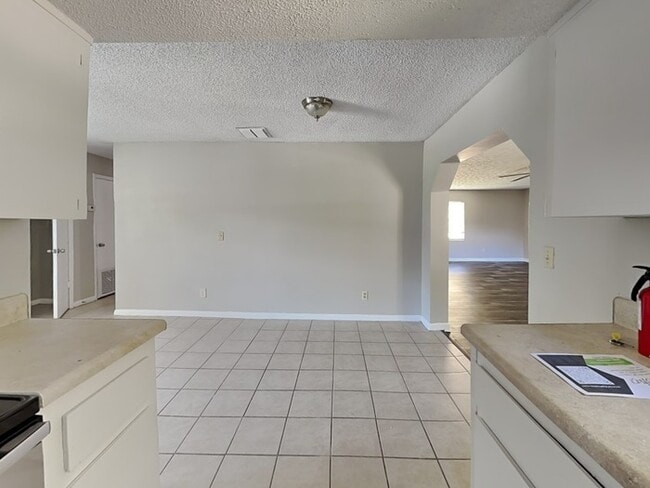 Building Photo - 951 Turtle Creek Dr S