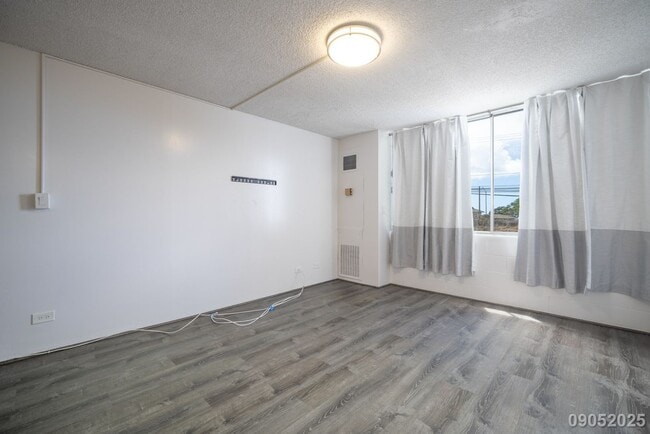 Building Photo - $2,300 / 1br - 594ft2 - Beautifully Renova...