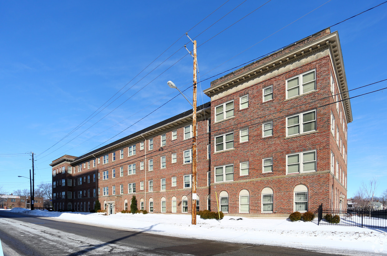 Primary Photo - Wade Chateau Apartments