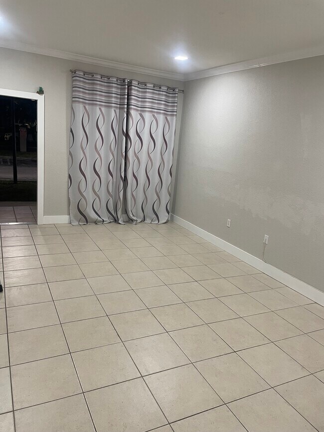 ENTRADA A LA GRAN SALA - 13755 SW 169th Ter