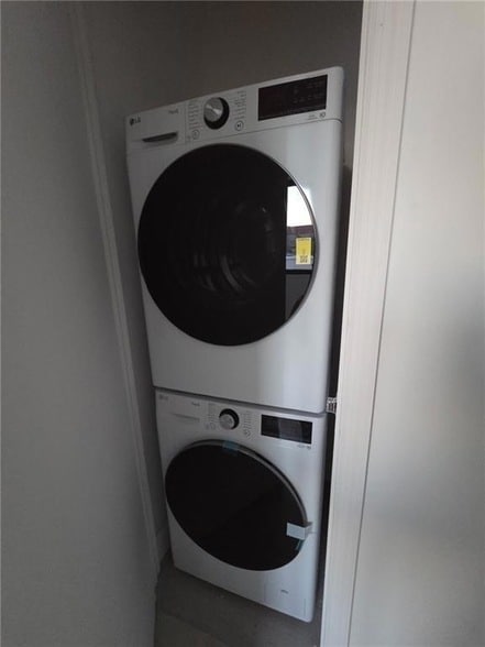 Building Photo - 526 56th St