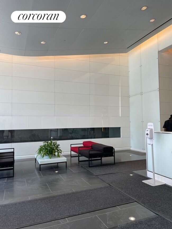 Foto del edificio - 247 W 46th St