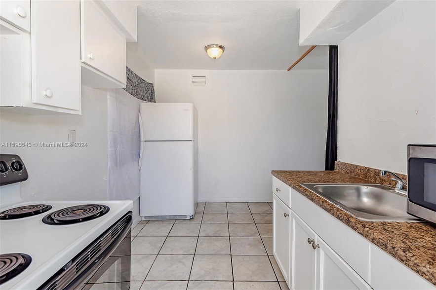 Foto del edificio - 5600 NW 7th Ct