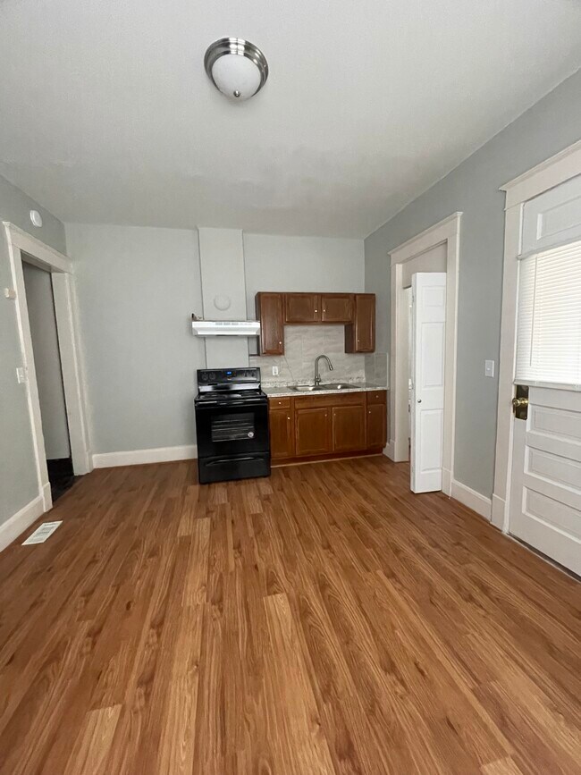 Building Photo - 22 Hendricks Pl