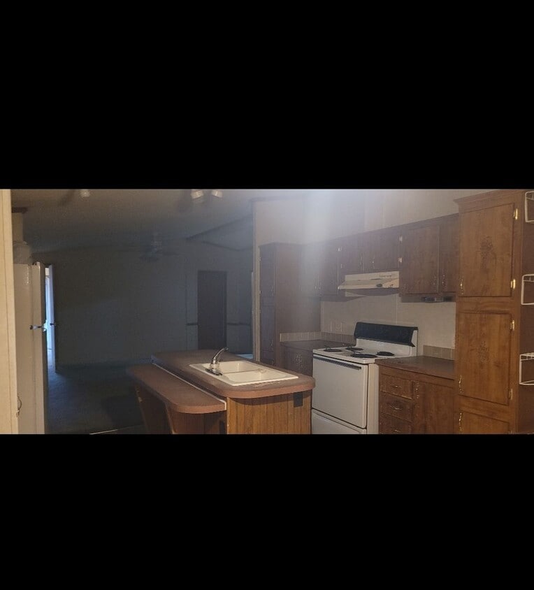 Building Photo - Lovely corner house