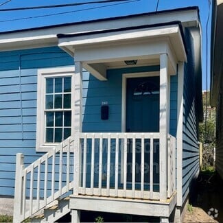 Building Photo - 628 W Anderson Ln