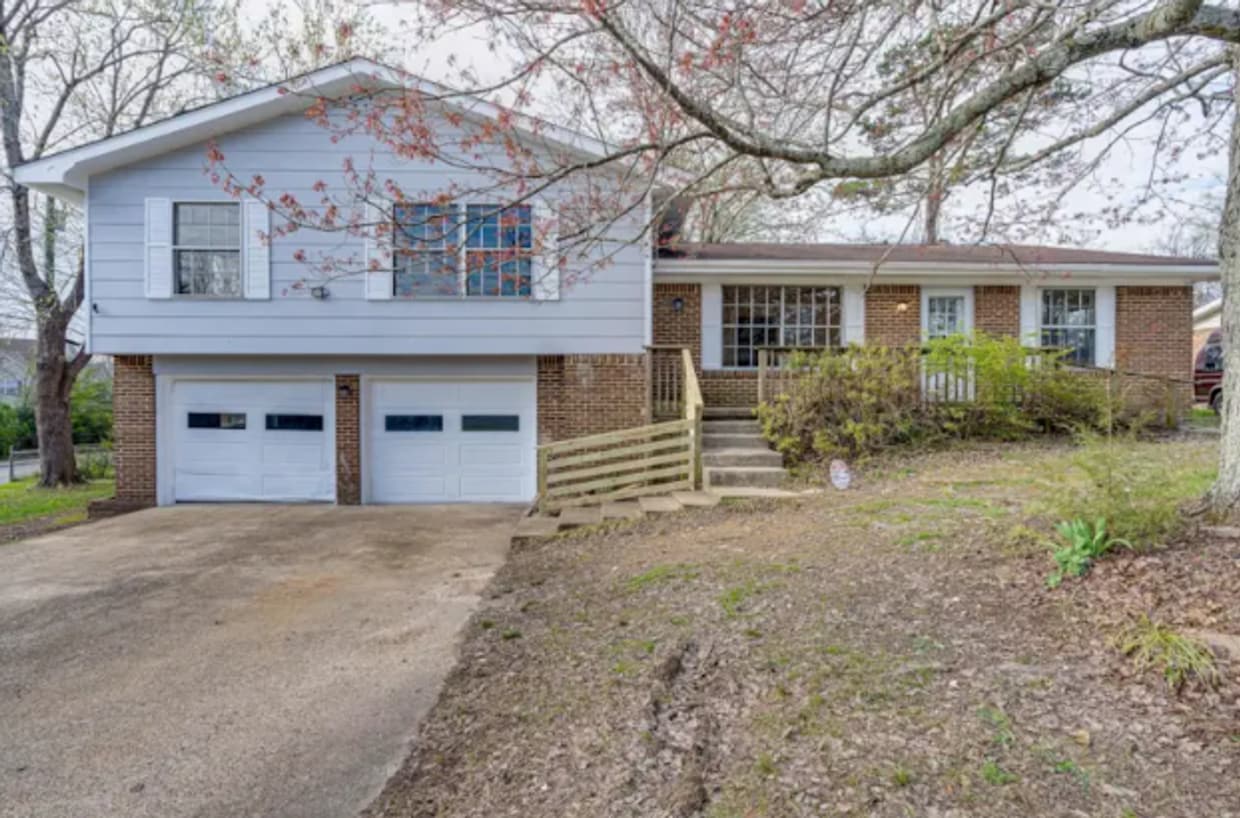 Primary Photo - $500 Off First Month! Renovated 2 bed 1.5 ...
