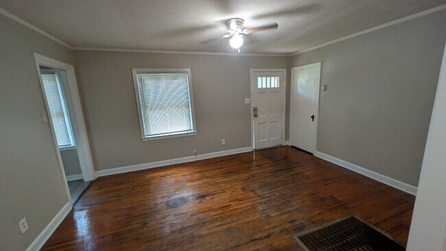 Building Photo - Cozy 2-Bedroom Home with Hardwood Floors & Spacious Yard