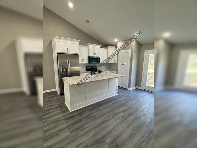 Foto del edificio - 16 Edward Dr