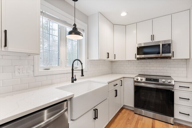 Foto del edificio - 117 Hoit Rd