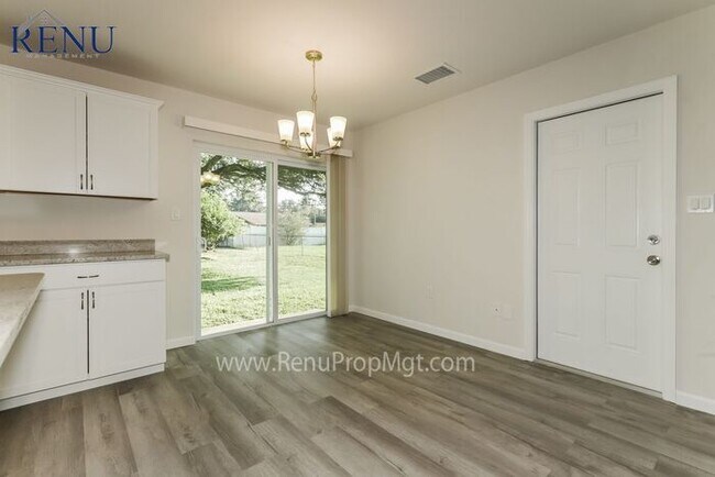 Foto del edificio - Available Now!