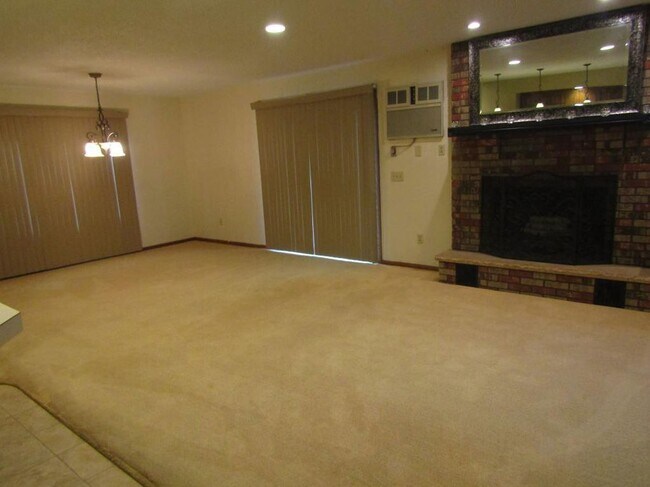 Sala de estar - 708 18th St S