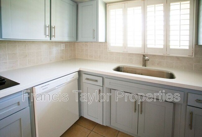 Building Photo - 3685 Vista Campana Vis N