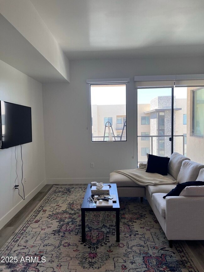 Foto del edificio - 7300 E Earll Dr