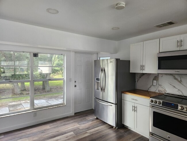 Building Photo - 6143 Hester Ave