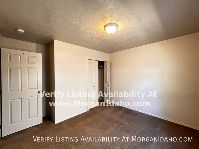 Building Photo - 1723 W Bayeux Dr