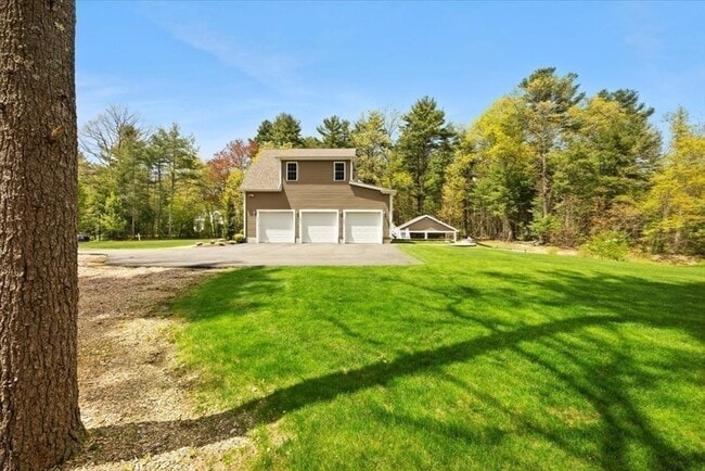 Building Photo - 13 Fuller Dr