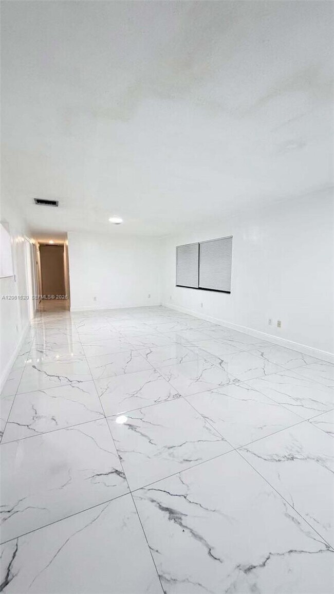 Foto del edificio - 637 SW 1st St