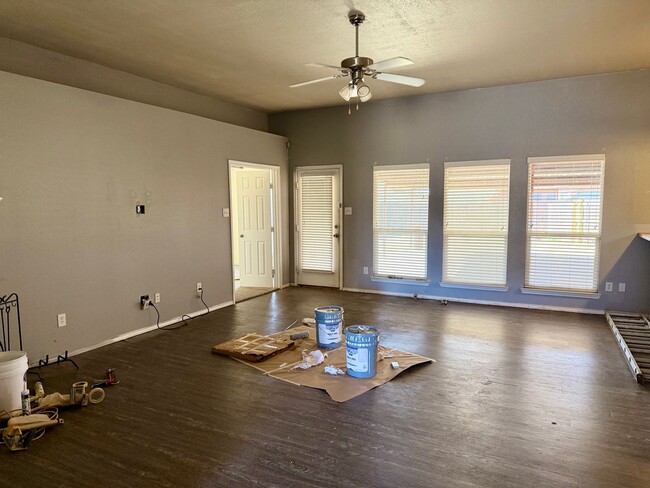 Building Photo - Fresh Paint, Fresh Start!  4 Bedroom plus ...