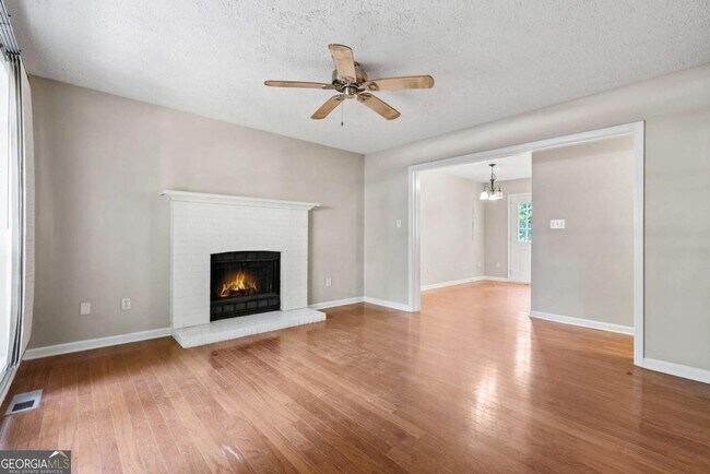 Building Photo - 1333 Laura Ln