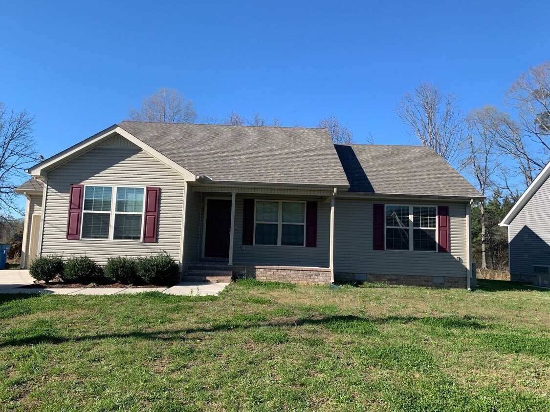 Foto principal - 3 Bedroom, 2 Bath Home Located in Manchester