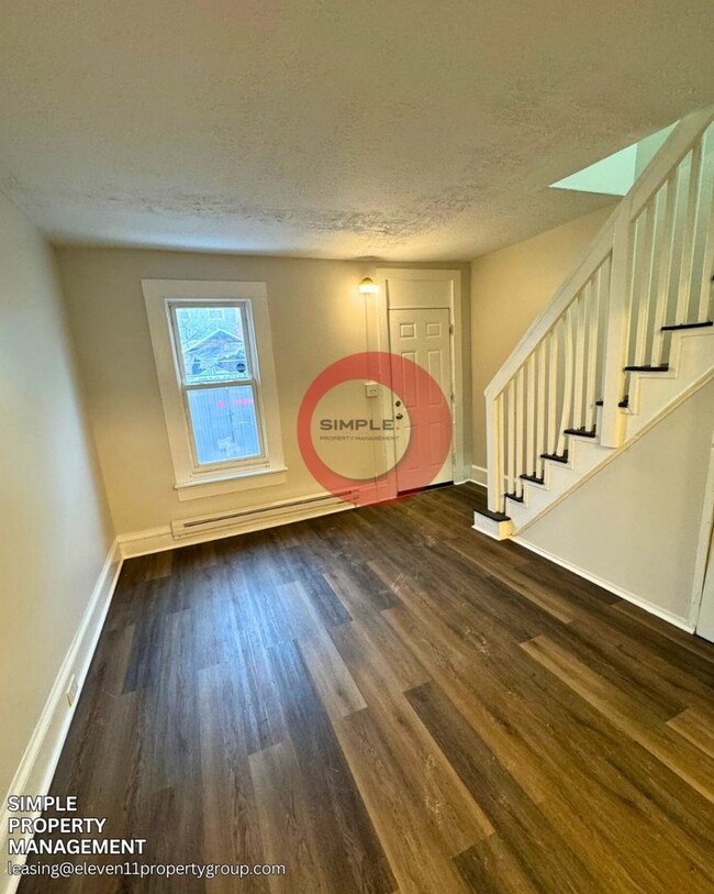 Building Photo - Cozy 3 bedroom 1 bath house with open 1st ...