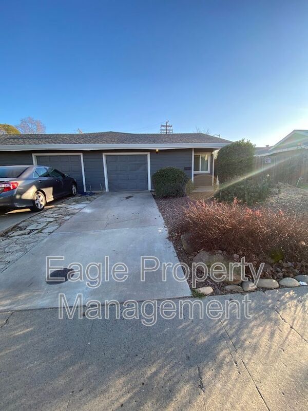 Building Photo - 9066 Salmon Falls Dr