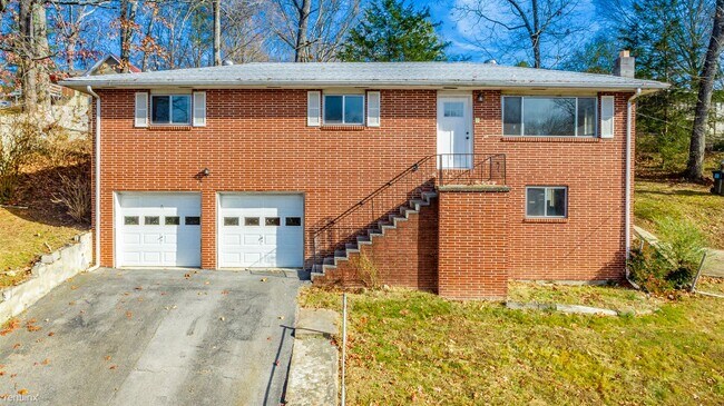 Building Photo - 3 br, 2 bath House - 22 Travis Road