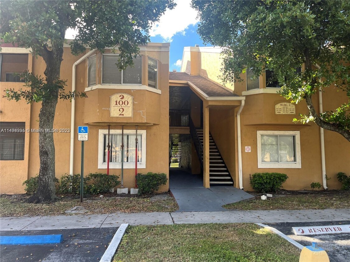 Foto principal - 8420 SW 3rd Ct