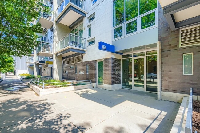 Building Photo - 1124 W Adams St