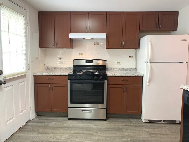 Building Photo - 318 Meadow Green Ln