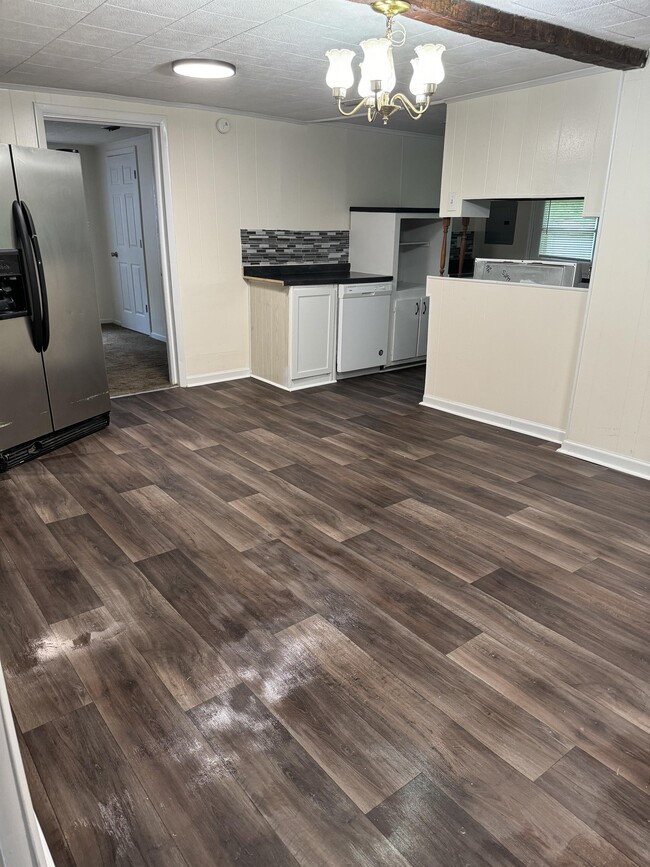 Building Photo - 2708 Dogwood Cir